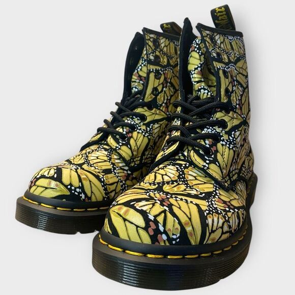 Dr. Martens Womens 1460 Butterfly Print 8-Eye Lace Up Boot size 6 New No Box - Picture 6 of 10